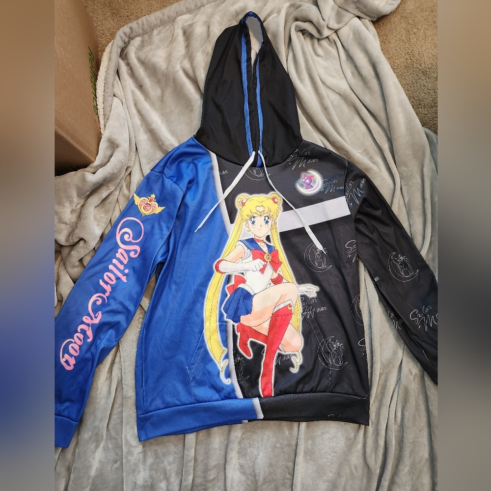 Sailor Moon Hoodie Large (L)